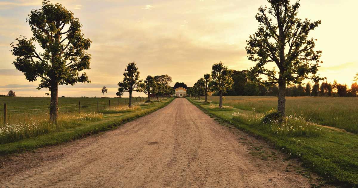 Aspectos legales que debes considerar al comprar un terreno