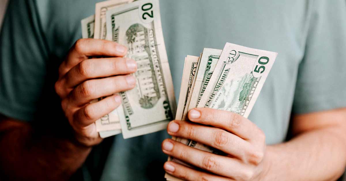 ¿Cómo comprar propiedades con dinero no declarado?